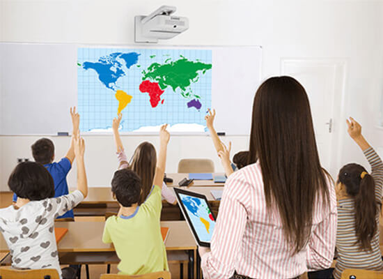 Tutti i vantaggi – Proiettori negli istituti scolastici